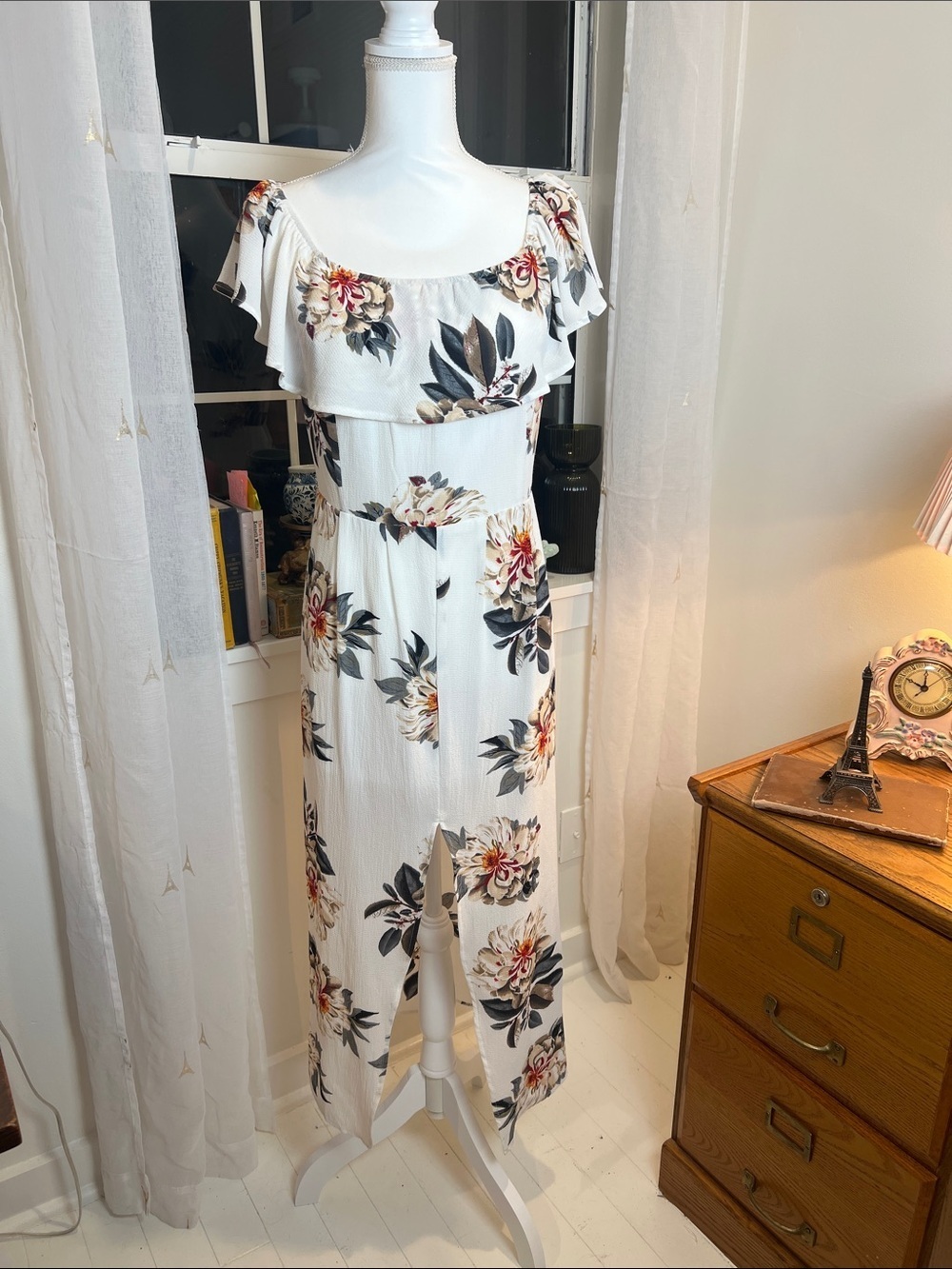 American Threads Cream Floral Off-Shoulder Maxi Dress size medium NWT!